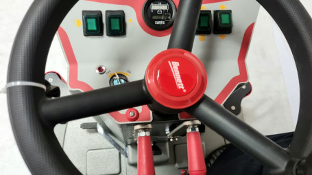 Подметальна машина Bennett Tornado 700bd (150Ач Li)