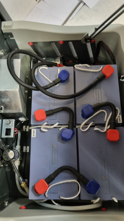 Подметальна машина Bennett Tornado 700bd (150Ач Li)