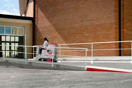 Поломоечная машина Comac Innova 85 B (144Ач, Li)