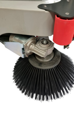 Подметальна машина Bennett Tornado 700bd