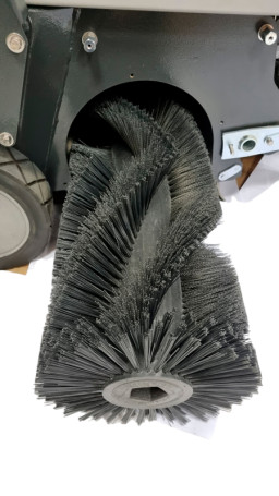 Подметальна машина Bennett Tornado 700bd