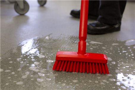 Щетка Vikan (225мм, жесткий, красный)