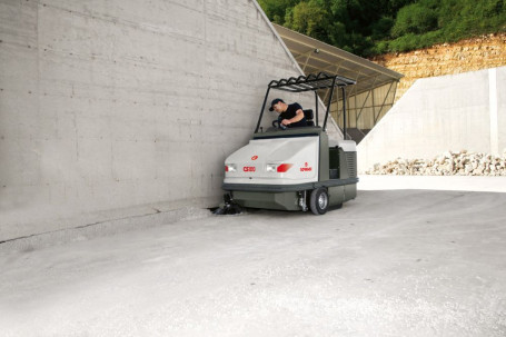 Подметальная машина Comac CS 120 BIFUEL