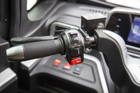 Трицикл электрический Rutrike Кабина (красный)