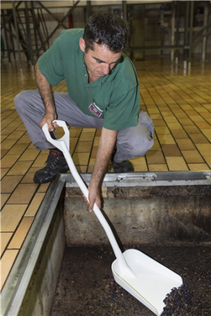 Лопата Vikan (1140мм, белый)