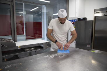 Скребок IGEAX ручной (190мм, синий)