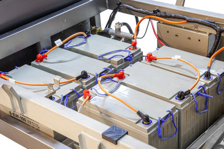 Трицикл электрический Rutrike Эксперт ПРО 2000 (серый) (024610-3124)